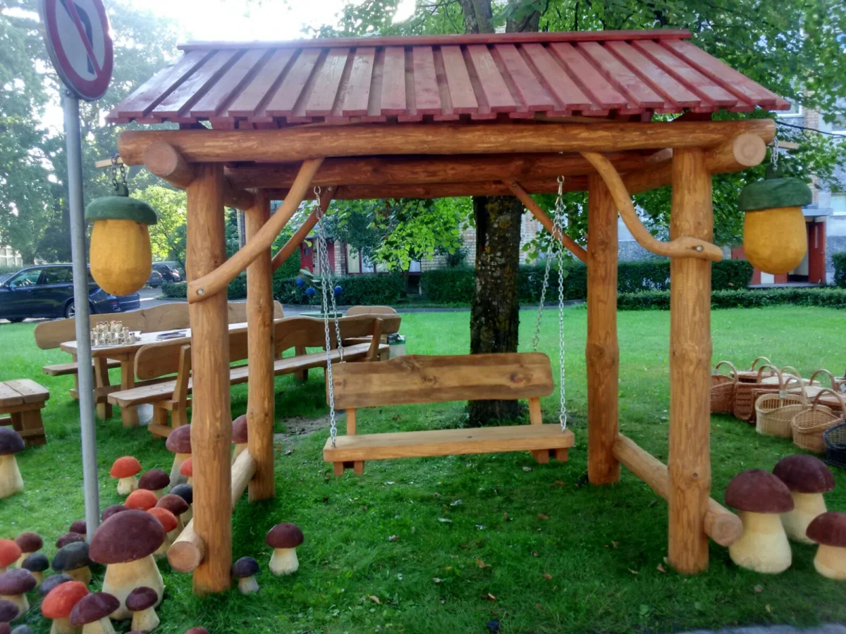 Šūpoles ar jumtu_būnas