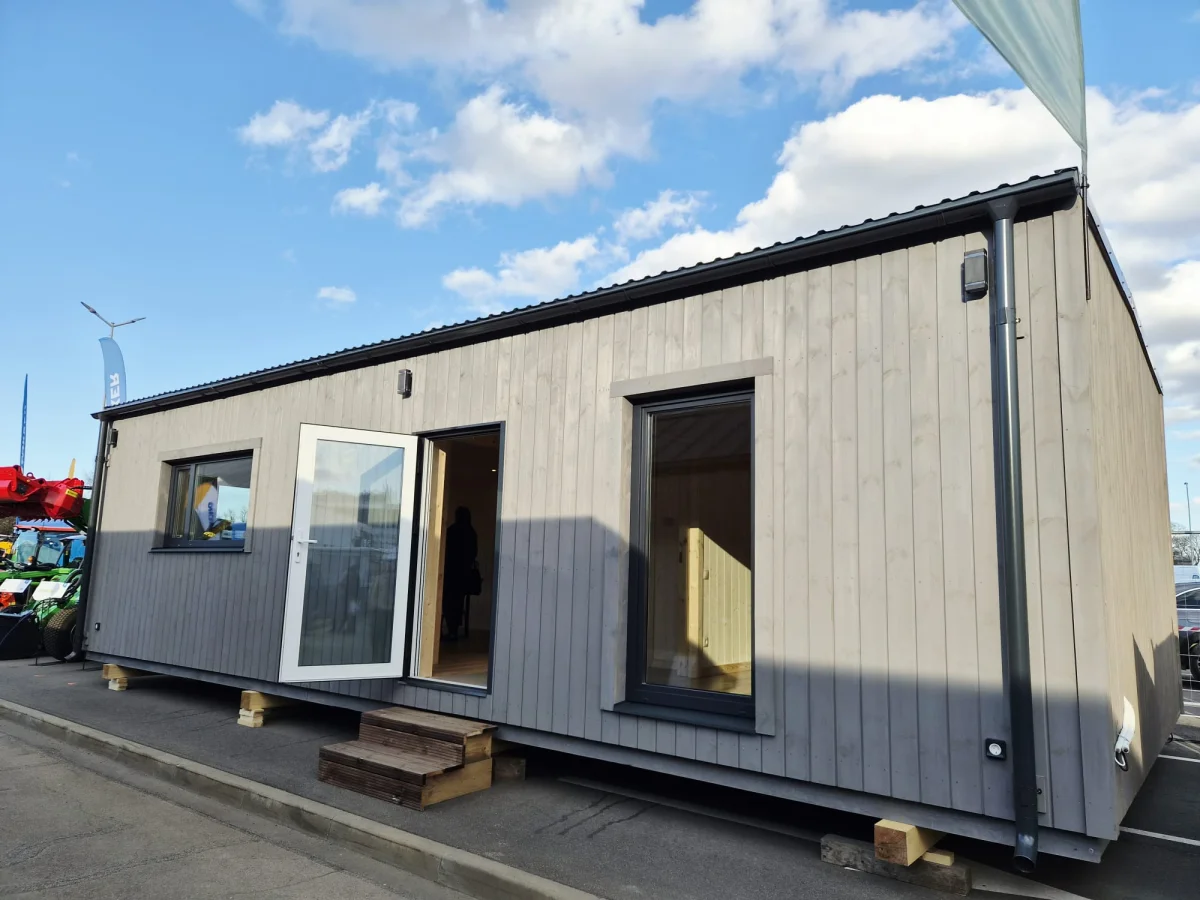 Vissezonas karkasa māja 11x4,90m